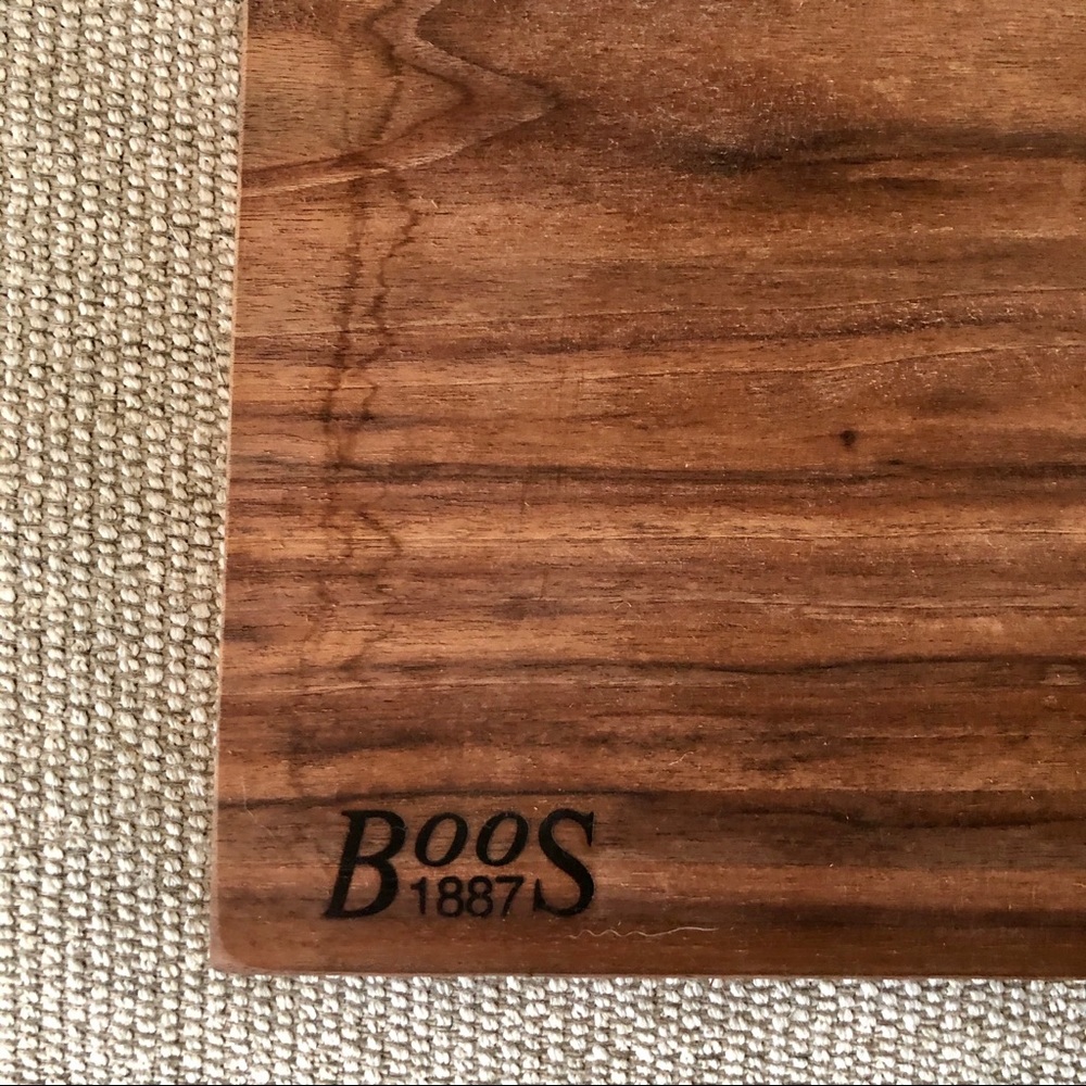 John Boos 21"x12" Rustic Edge Walnut Cutting Board - Picture 3 of 14